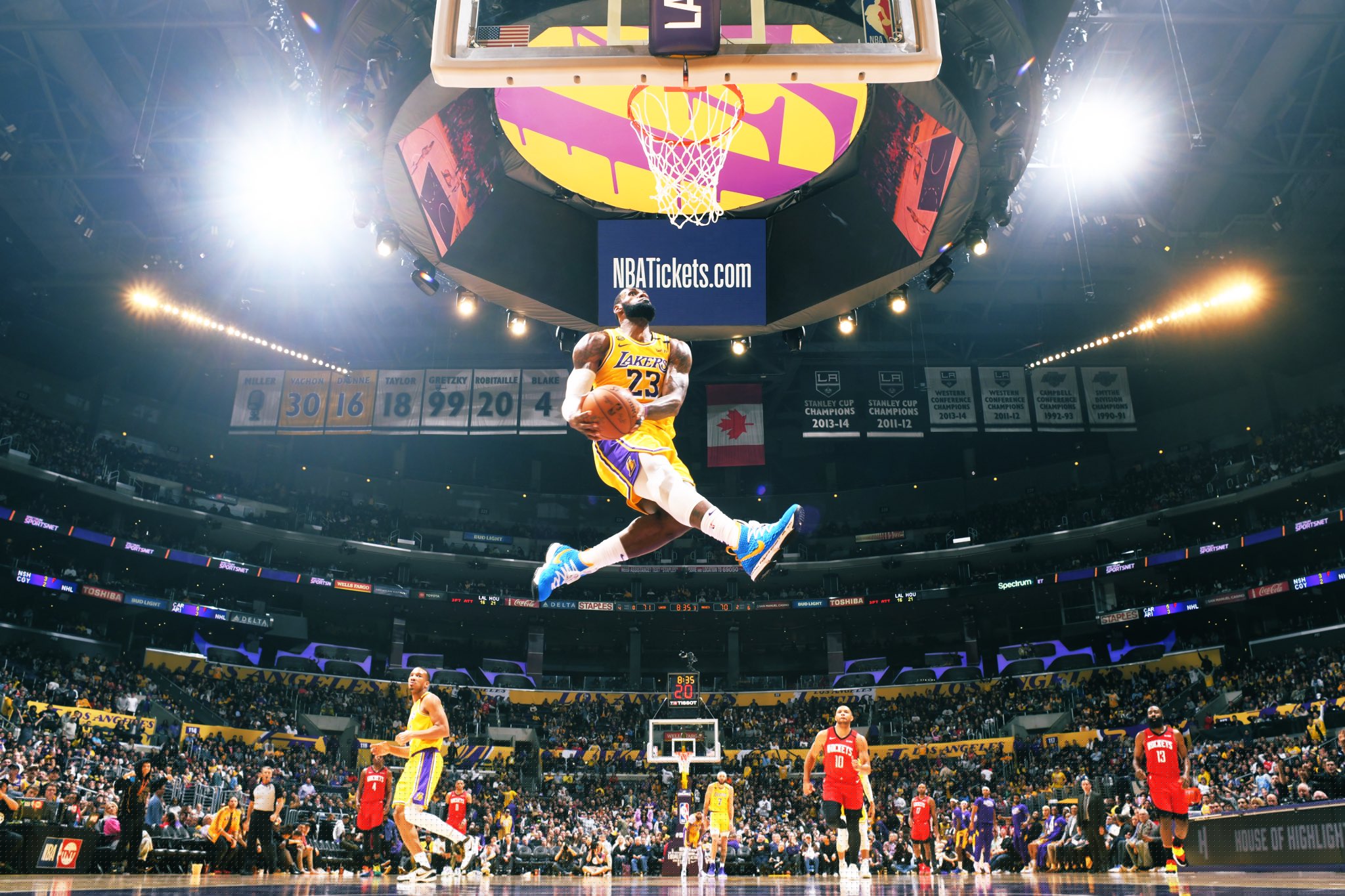 棒球与生物力学解析投手投球时下半身力量如何通过核心传递到指尖